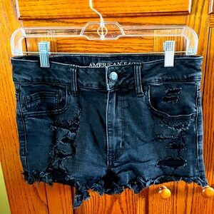 American Eagle Hi-Rise Shortie Size 6 Black Stretch Distressed denim shorts